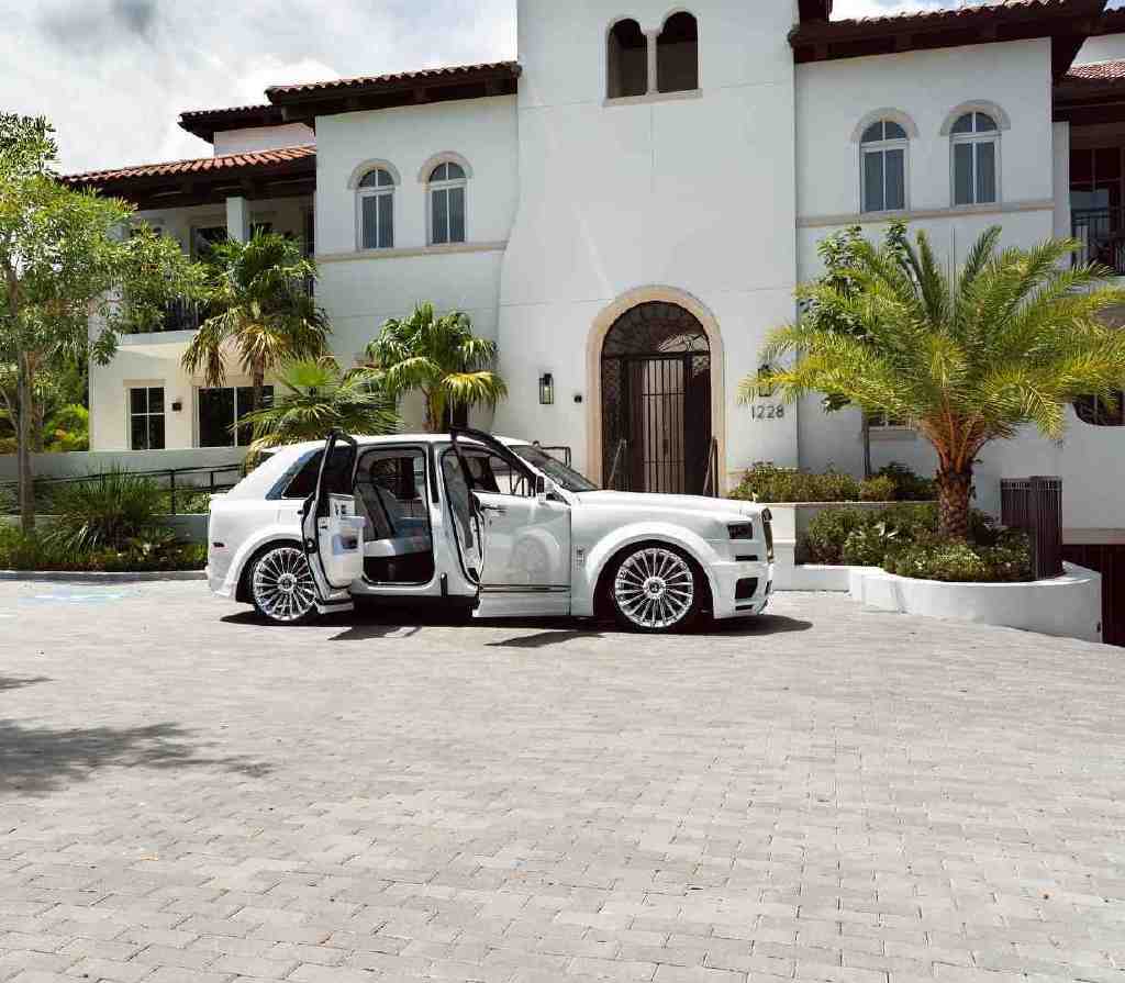 网友说想把自己的库里南改宽体，怎么改？这个案例你们喜欢吗？休闲区蓝鸢梦想 - Www.slyday.coM