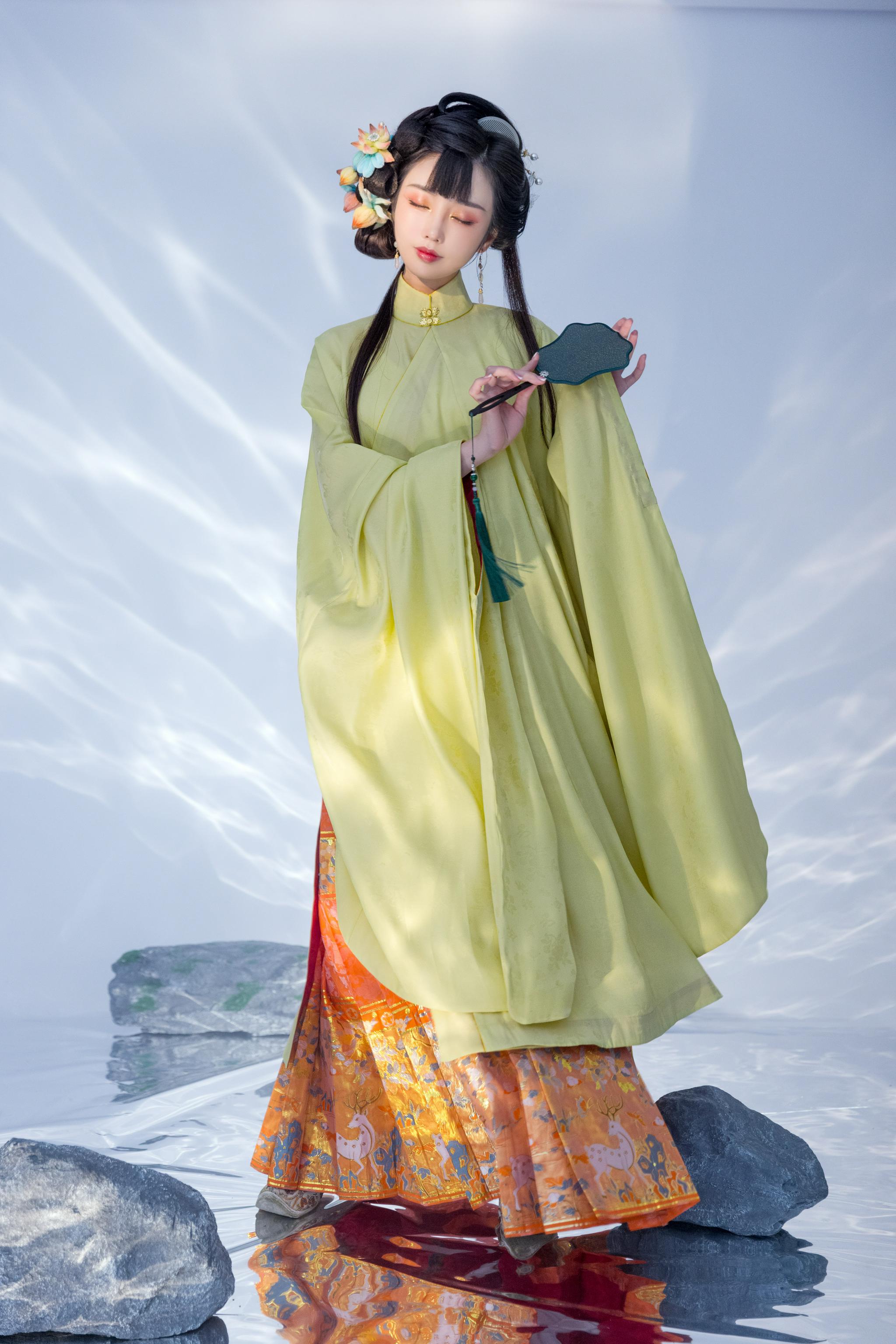 新品拍摄 暗花纱立领斜襟广袖长衫 商家__财经头条