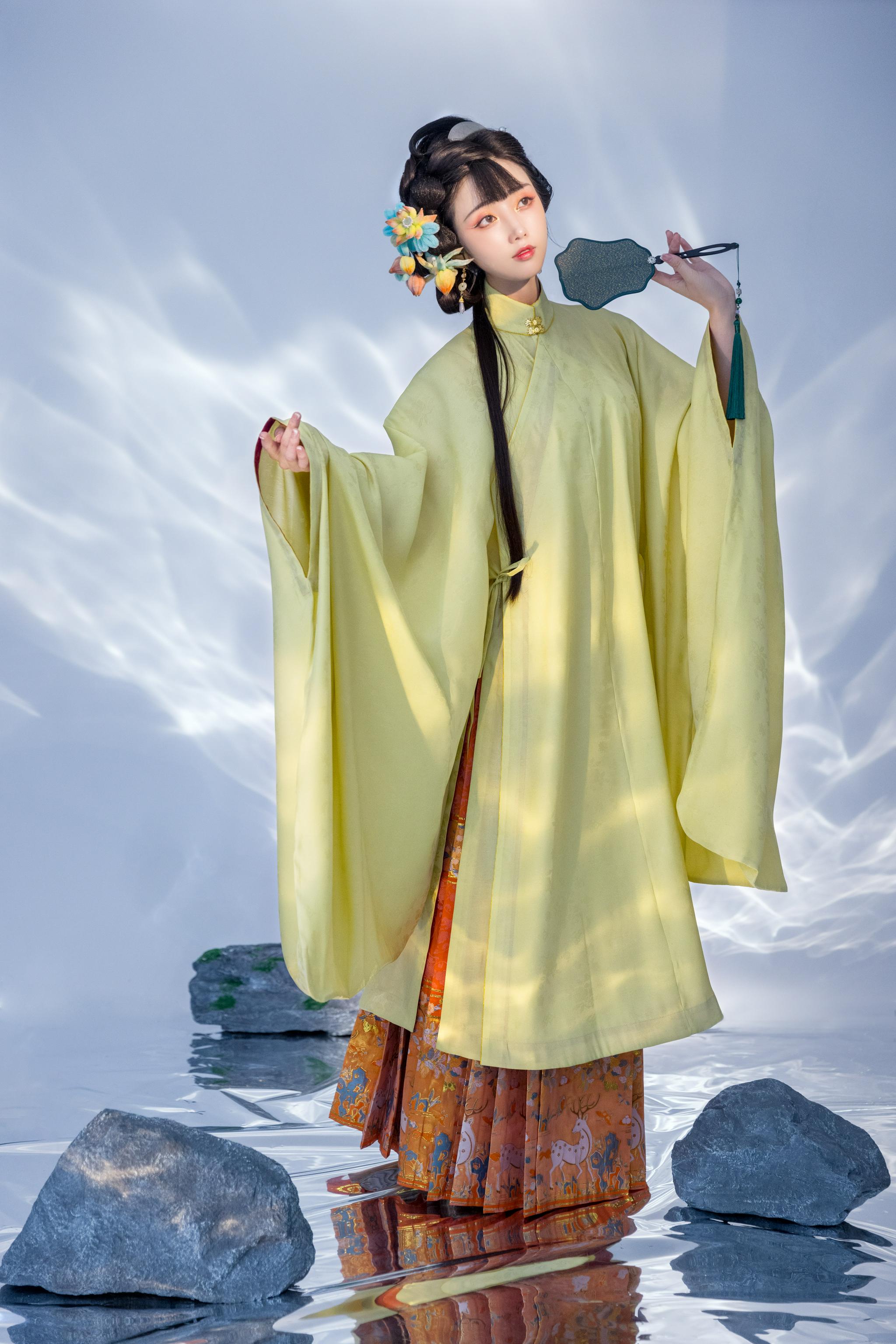 新品拍摄 暗花纱立领斜襟广袖长衫 商家__财经头条