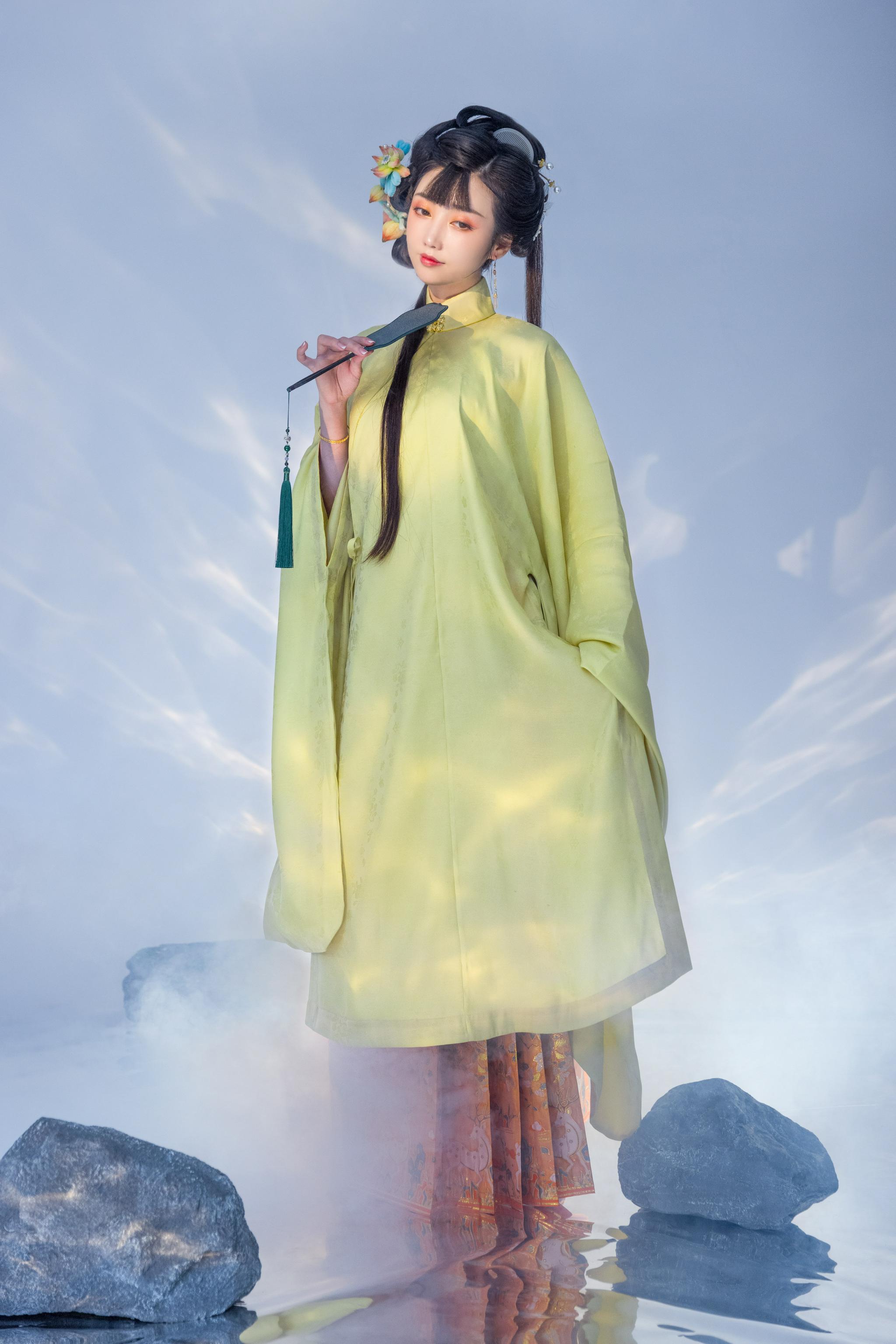 新品拍摄 暗花纱立领斜襟广袖长衫 商家__财经头条