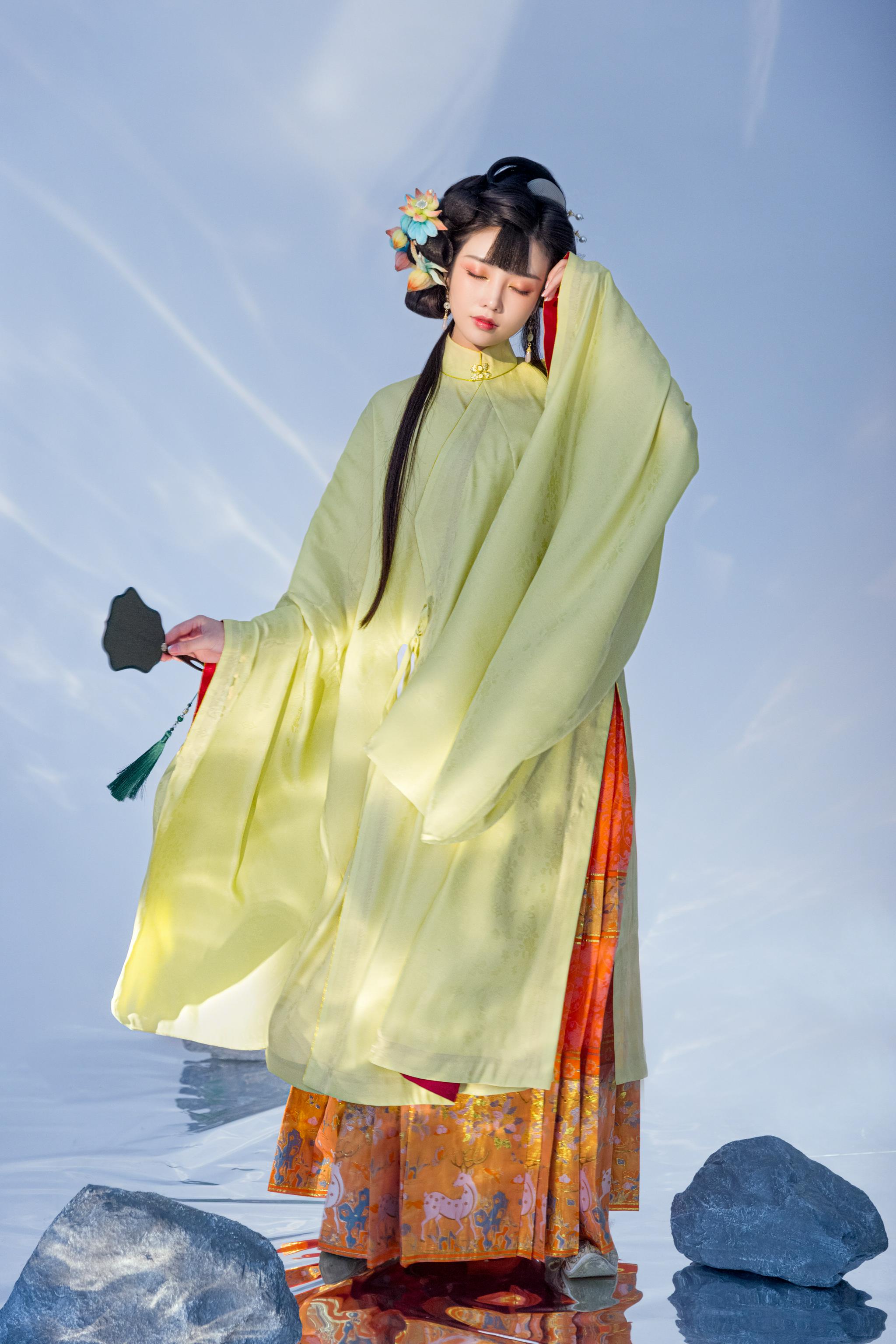 新品拍摄 暗花纱立领斜襟广袖长衫 商家__财经头条