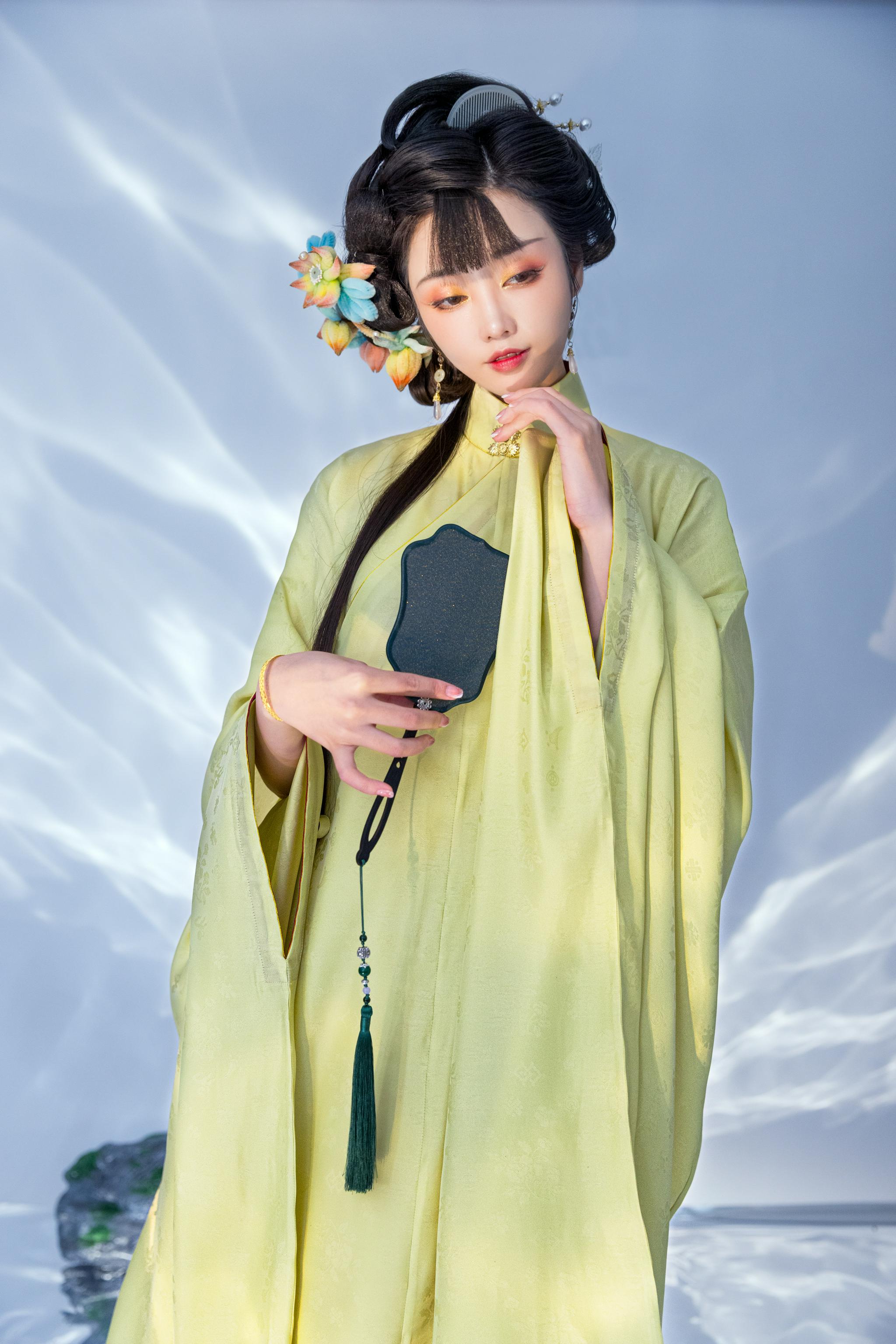 新品拍摄 暗花纱立领斜襟广袖长衫 商家__财经头条