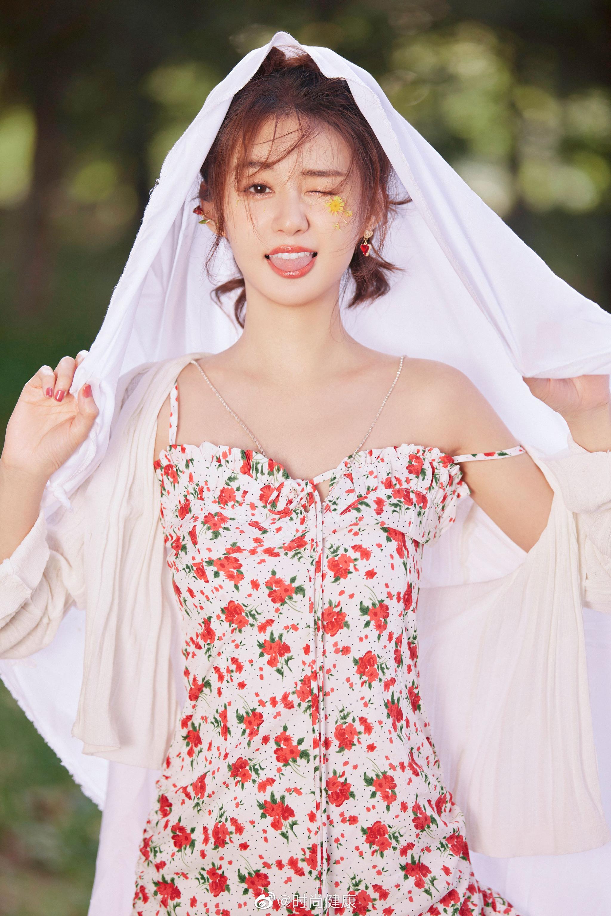 生日写真照曝光活泼灵动笑容甜美梦回刚出道时期的惠子