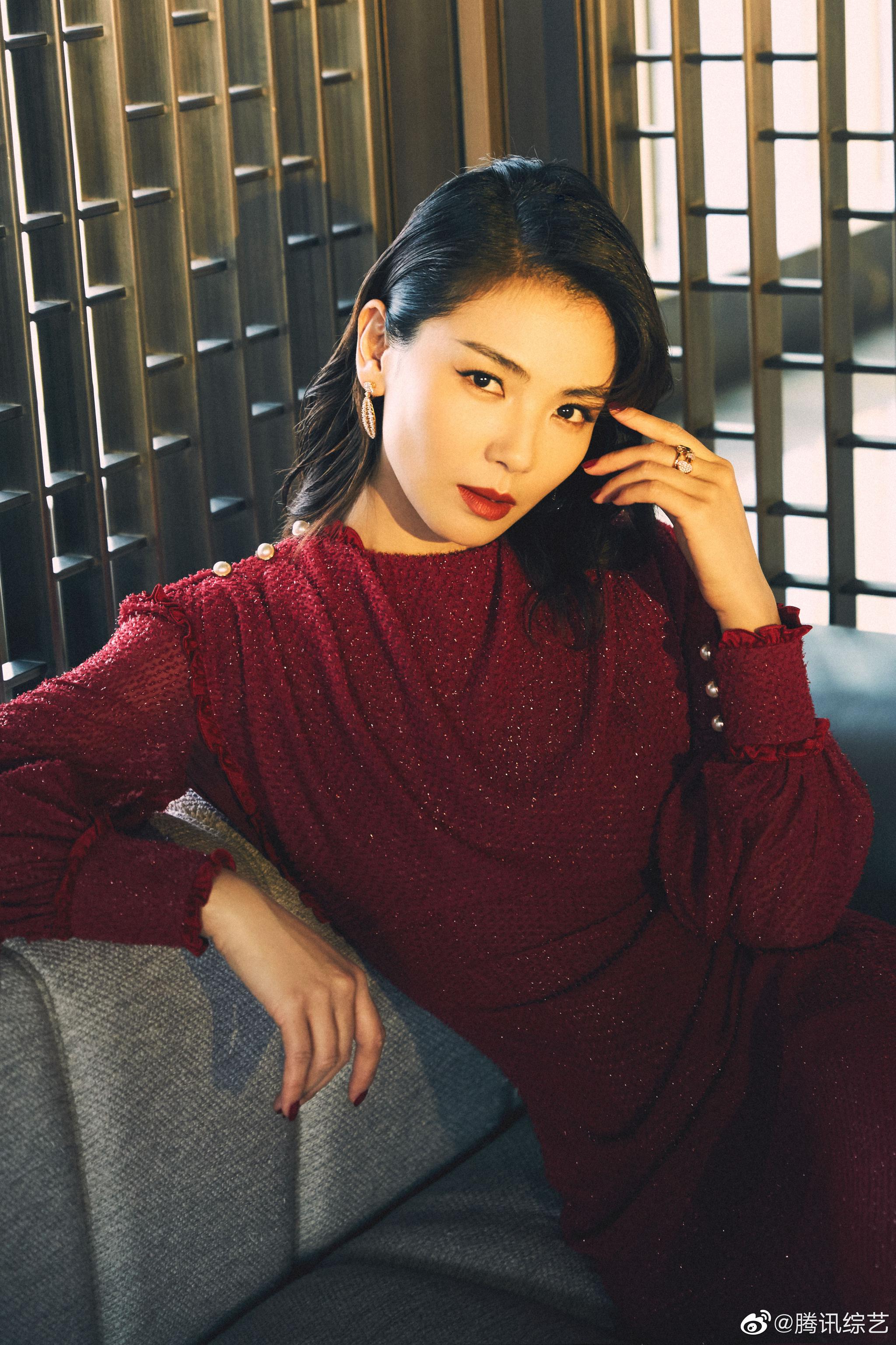 吹爆涛姐@刘涛tamia 的这套绝美look,一袭红色长裙