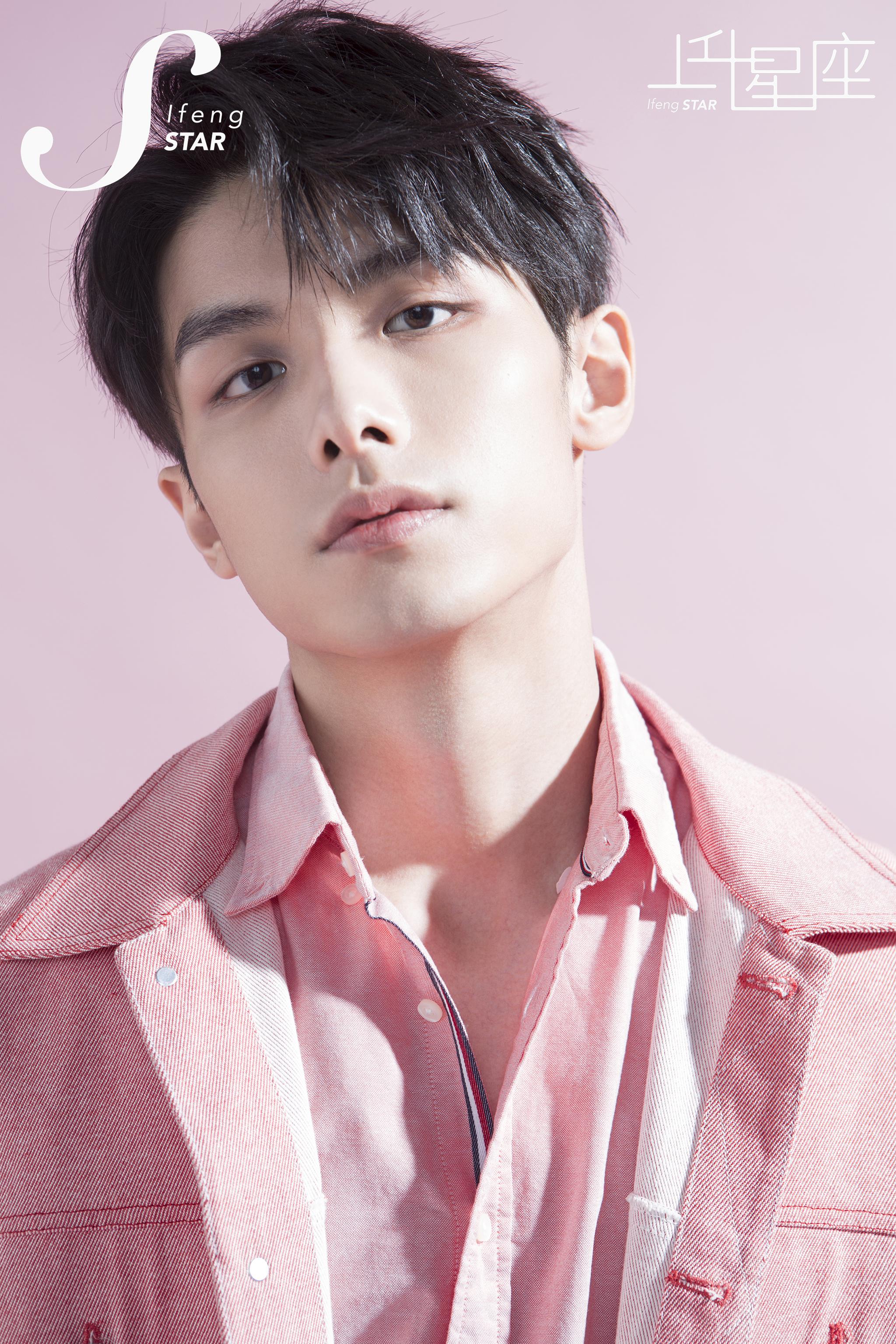 欢娱影视演员赵弈钦最新樱花大片曝光