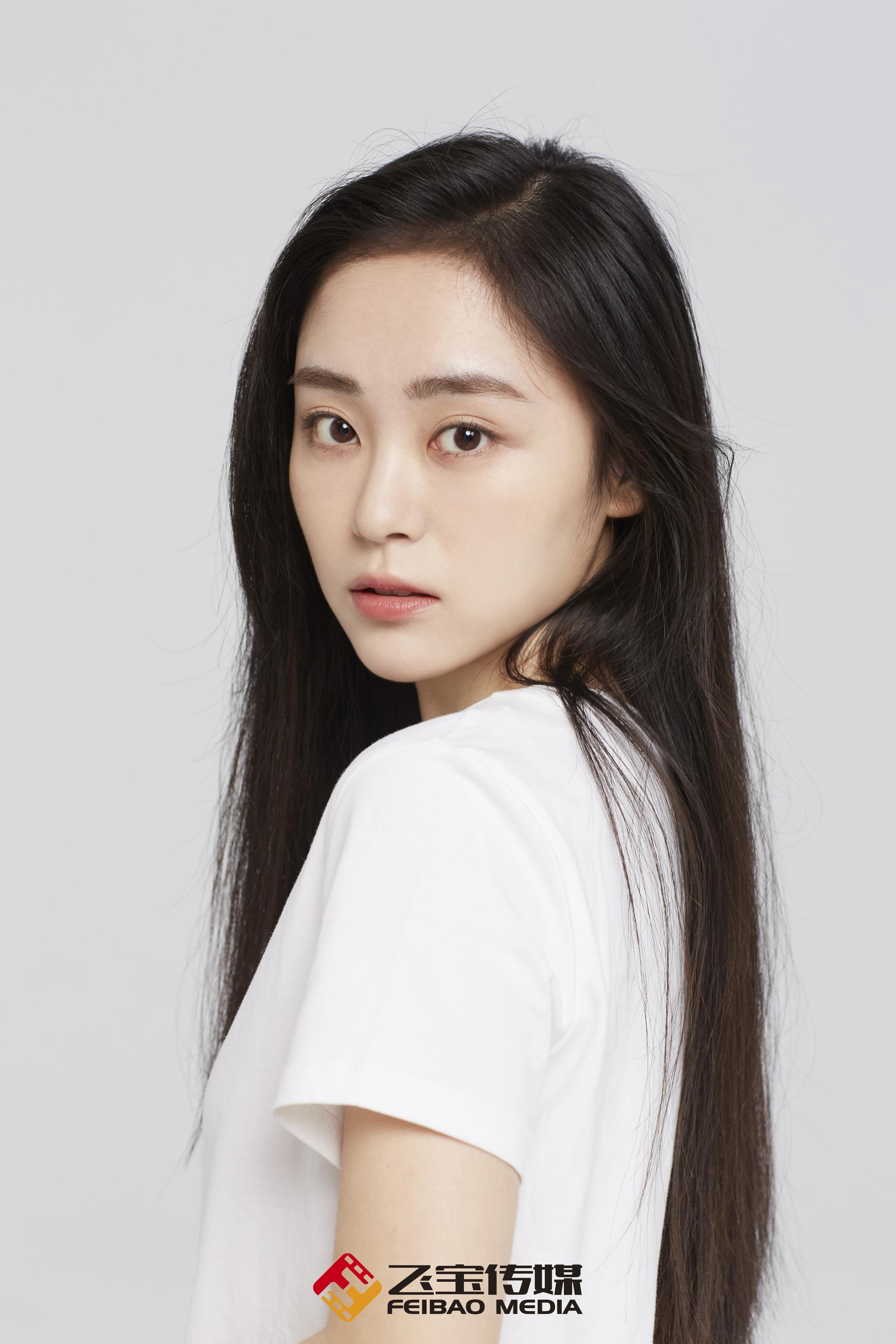 新人演员@万晓晓 纯白初印象:她是简单恬静的女孩