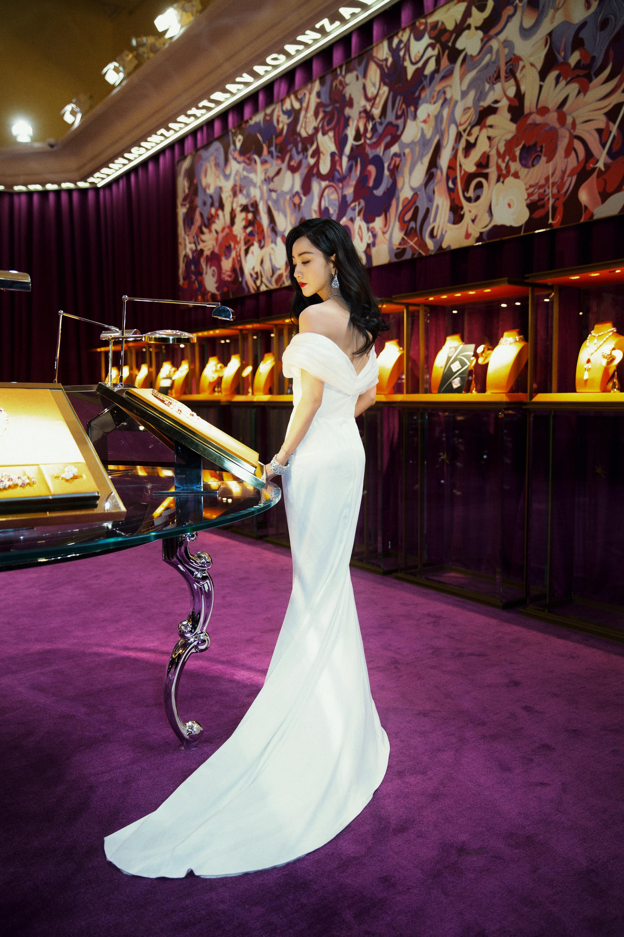 欢娱影视演员@杨蓉 受邀出席宝格丽barocko巴洛克高级珠宝展