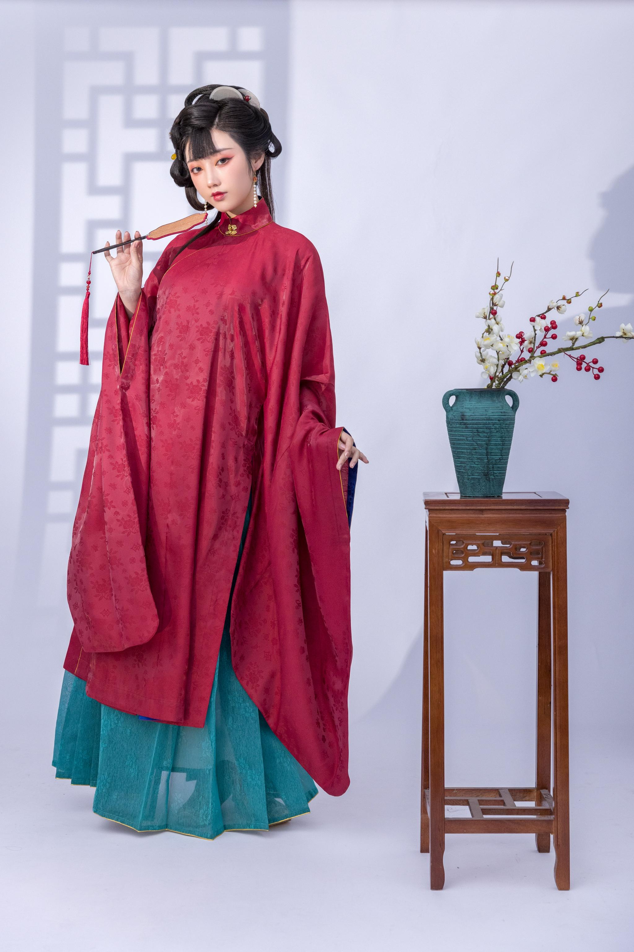 新品拍摄 暗花纱立领斜襟广袖长衫 商家__财经头条