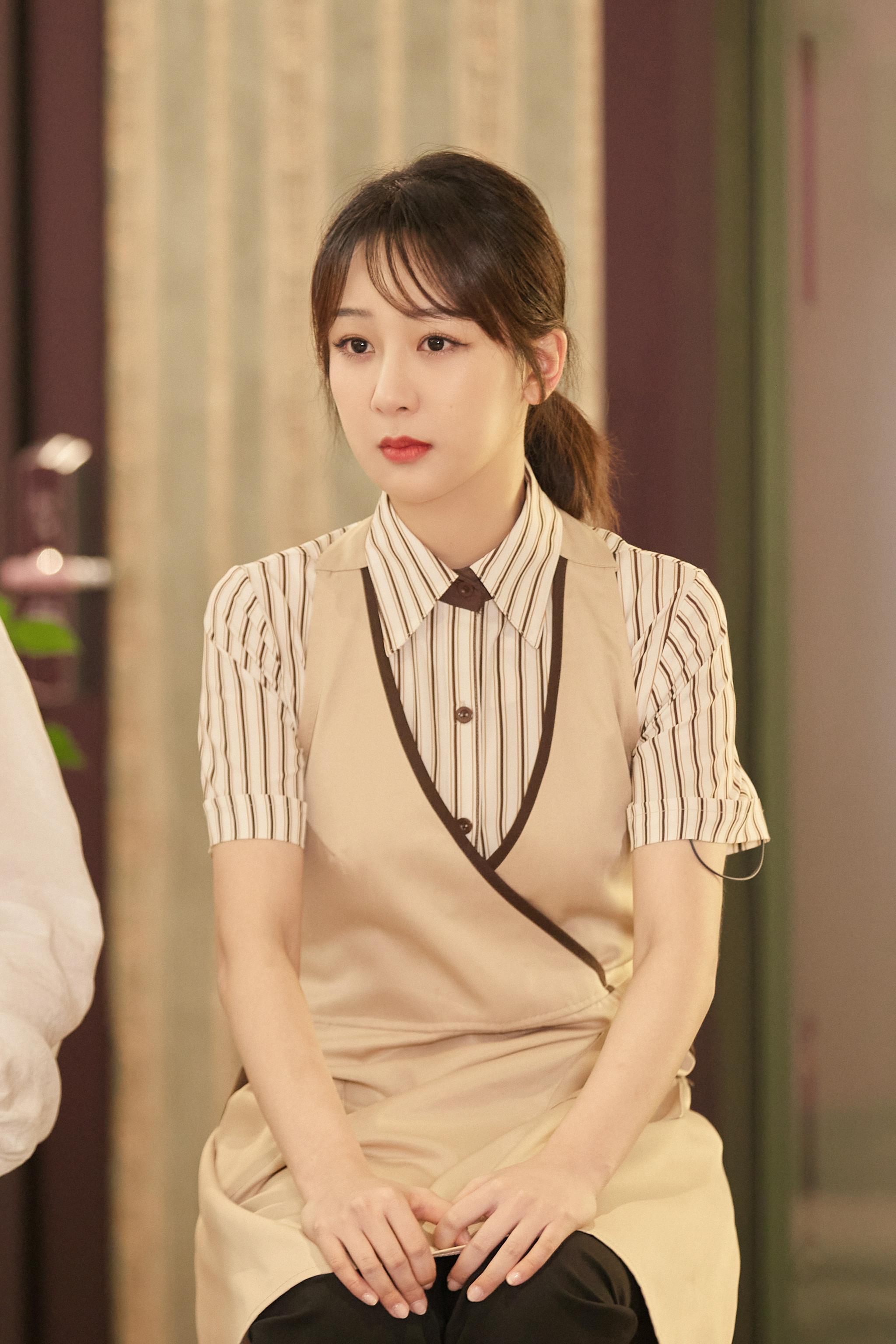 杨紫萌探探探案剧照 《欢乐颂》邱莹莹来啦,今晚八点不见不散