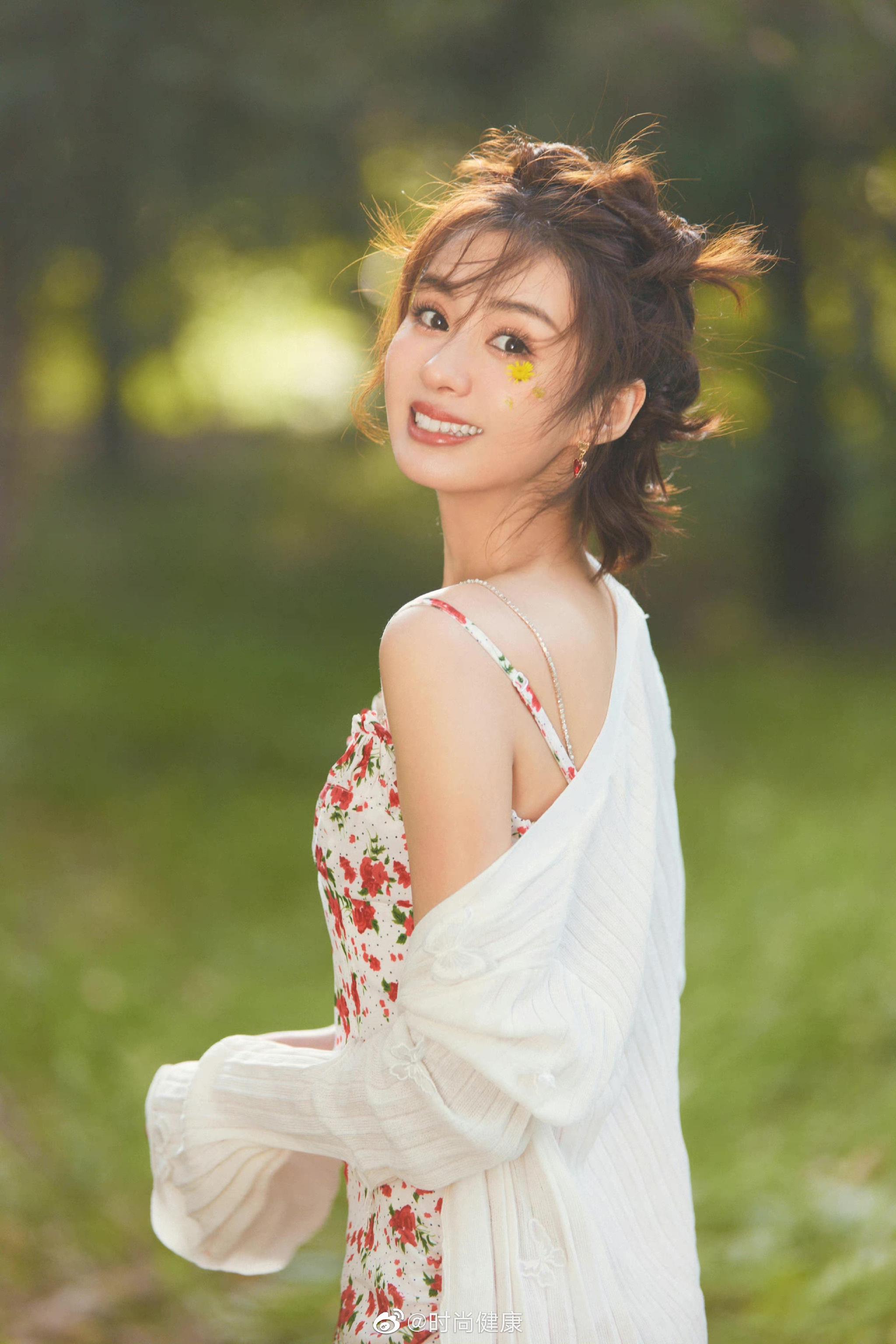 生日写真照曝光活泼灵动笑容甜美梦回刚出道时期的惠子