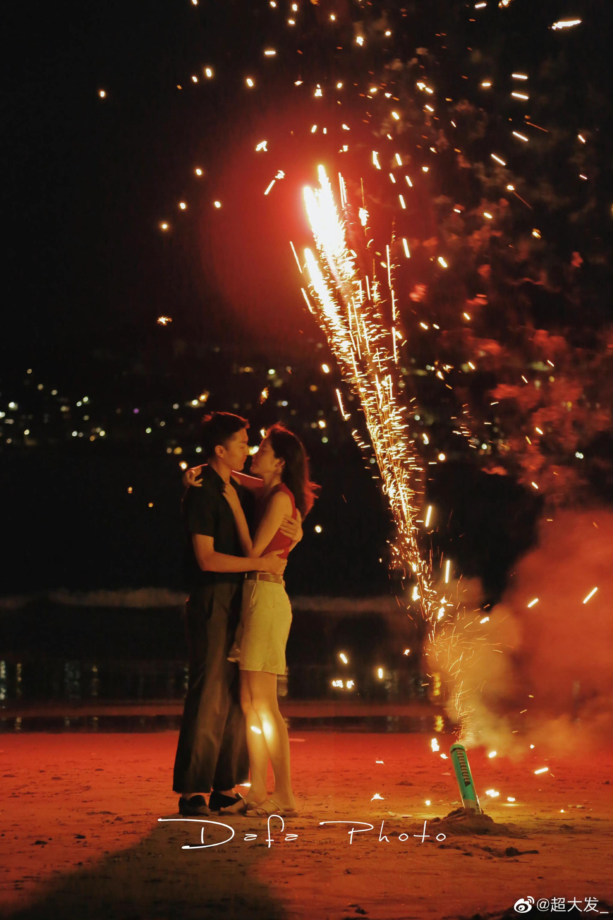 情侣写真|大海 烟花 和 他们