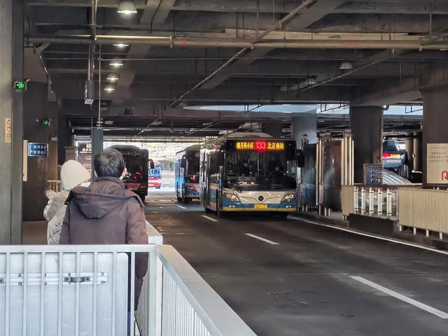 春运来了公交地铁出租车北京南站春运保障准备到位