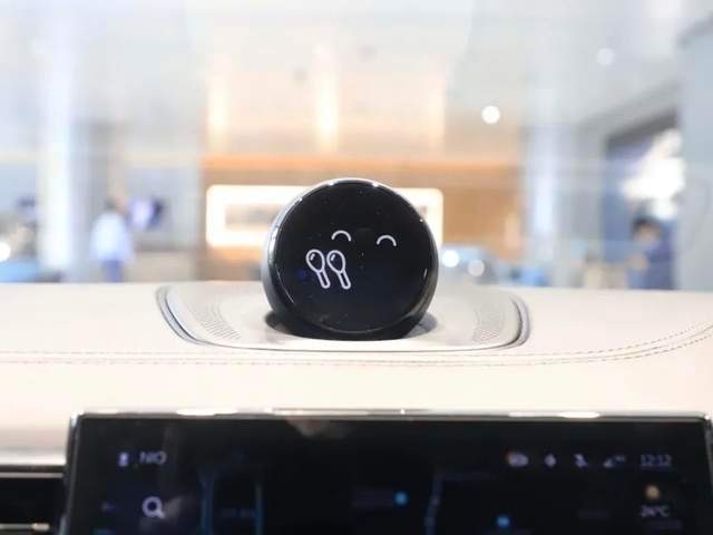 这其中最具代表性的就是蔚来的nomi mate