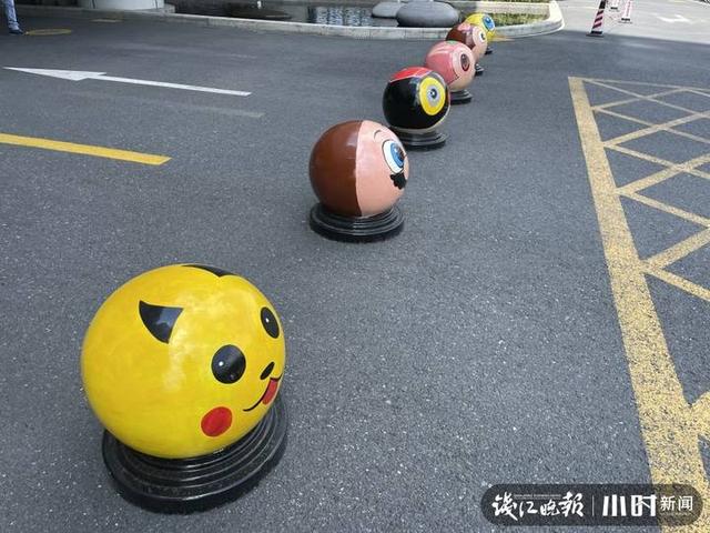 杭州街头的隔离墩都会卖萌了?叮当猫、皮卡丘、愤怒的小鸟……原来是他们画的休闲区蓝鸢梦想 - Www.slyday.coM 杭州街头的隔离墩都会卖萌了?叮当猫、皮卡丘、愤怒的小鸟……原来是他们画的休闲区蓝鸢梦想 - Www.slyday.coM