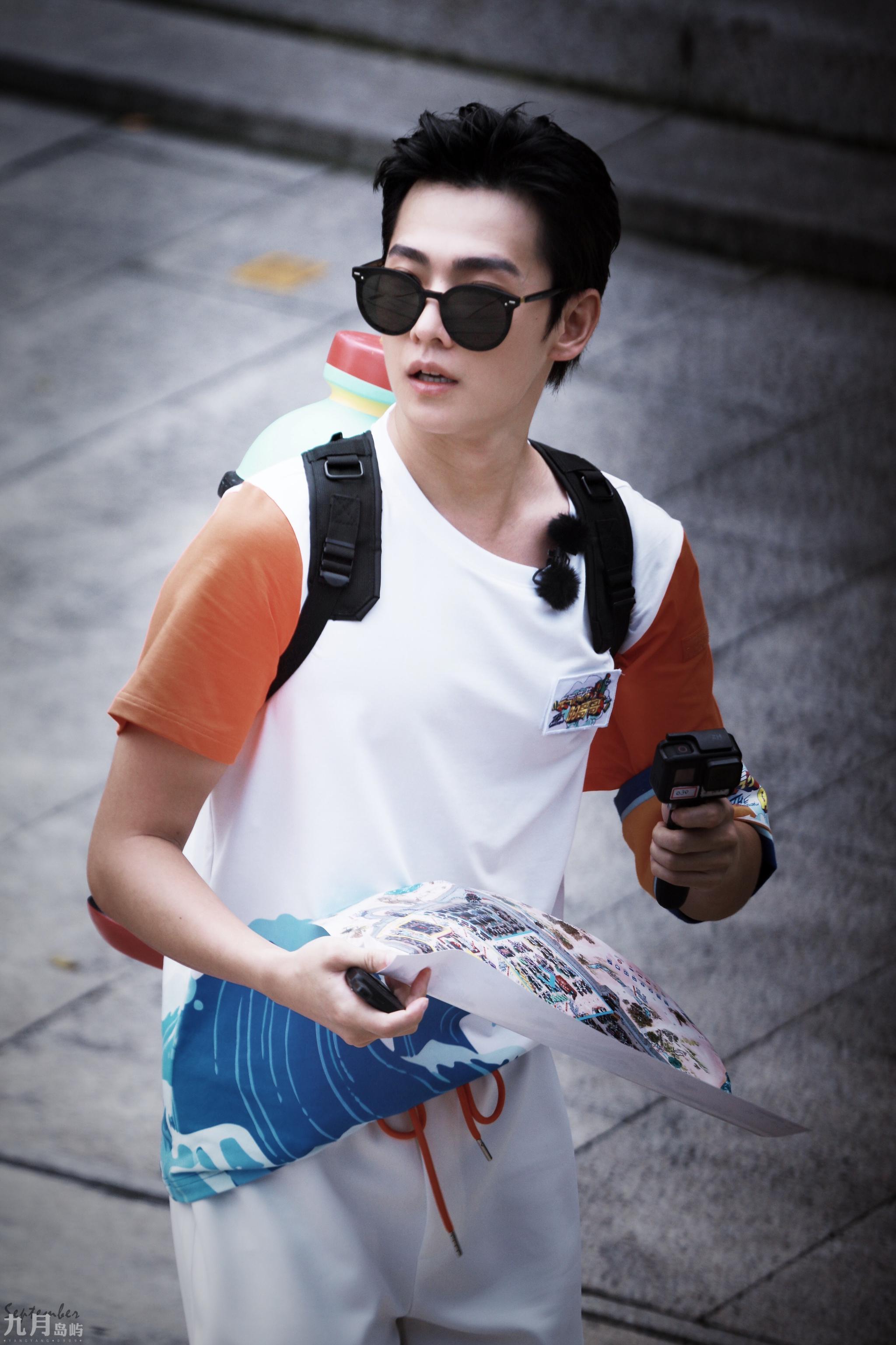 顺毛是咩咩,背头杨大佬,就是最帅坠吊的_高清图集_新浪网