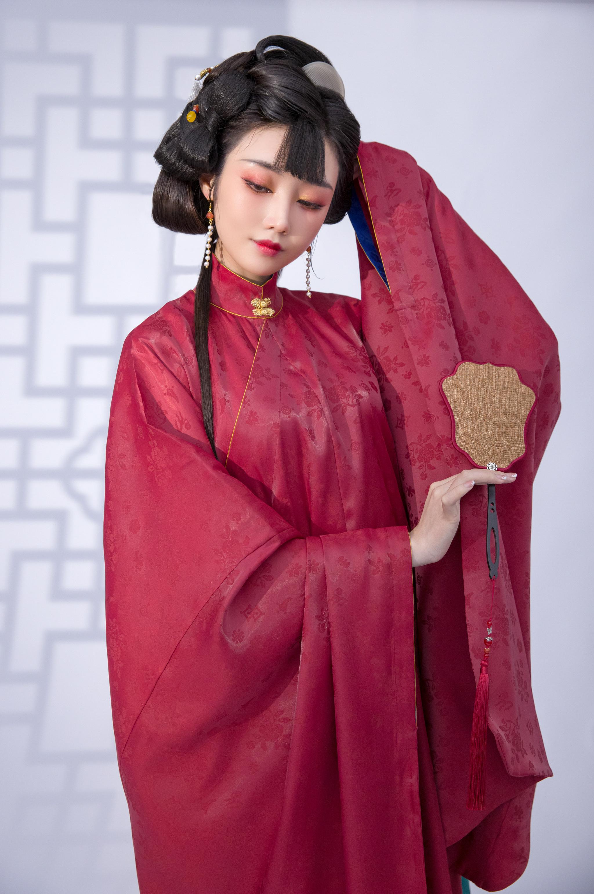 新品拍摄 暗花纱立领斜襟广袖长衫 商家__财经头条