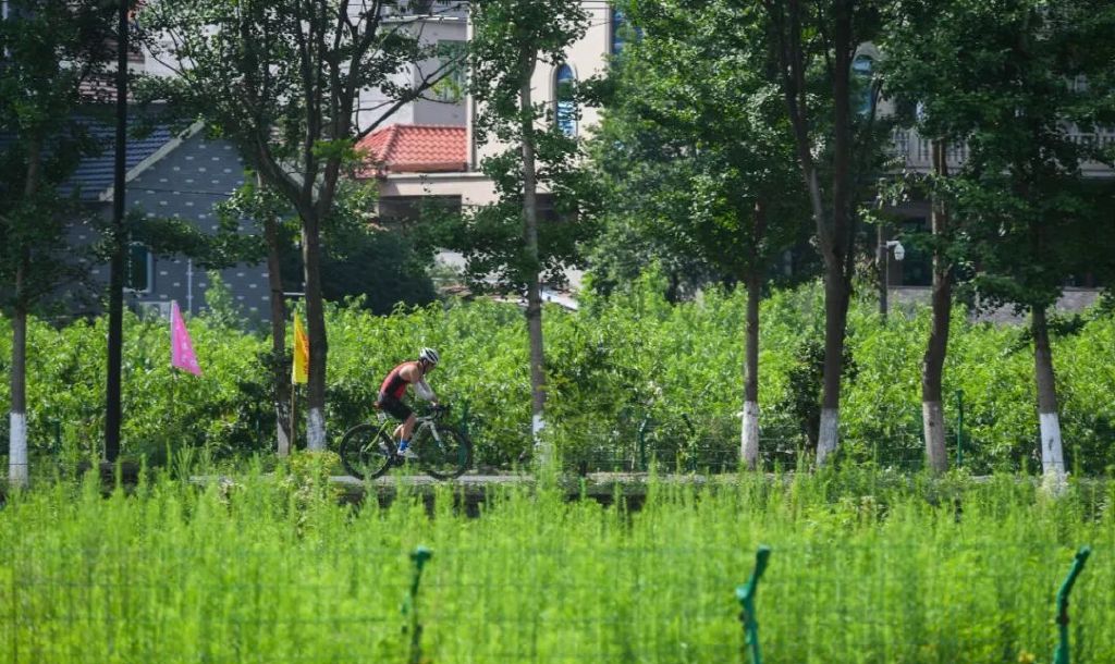 发展户外运动产业 助力人与自然和谐共生|户外运动|步道|共生_新浪新闻