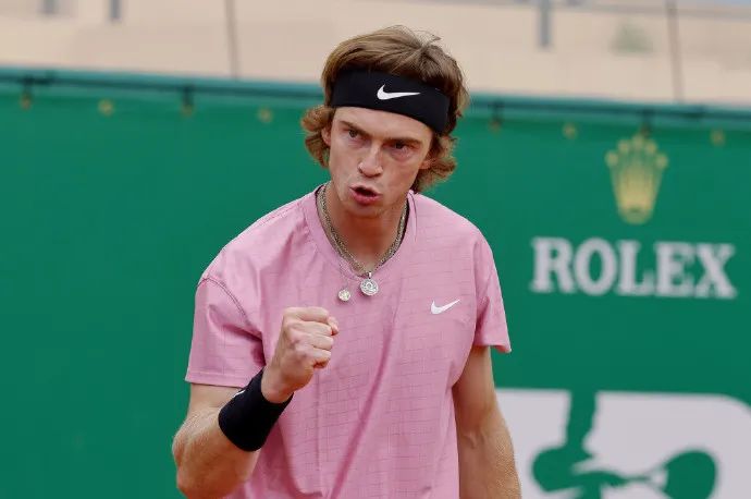 保加利亚帅哥迪米特洛夫2-0击败法国老将查迪,将在第三轮挑战西班牙