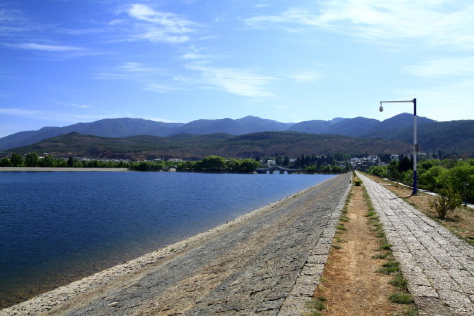 丽江清溪水库位于丽江市北郊水源来自玉龙雪山和拉市海