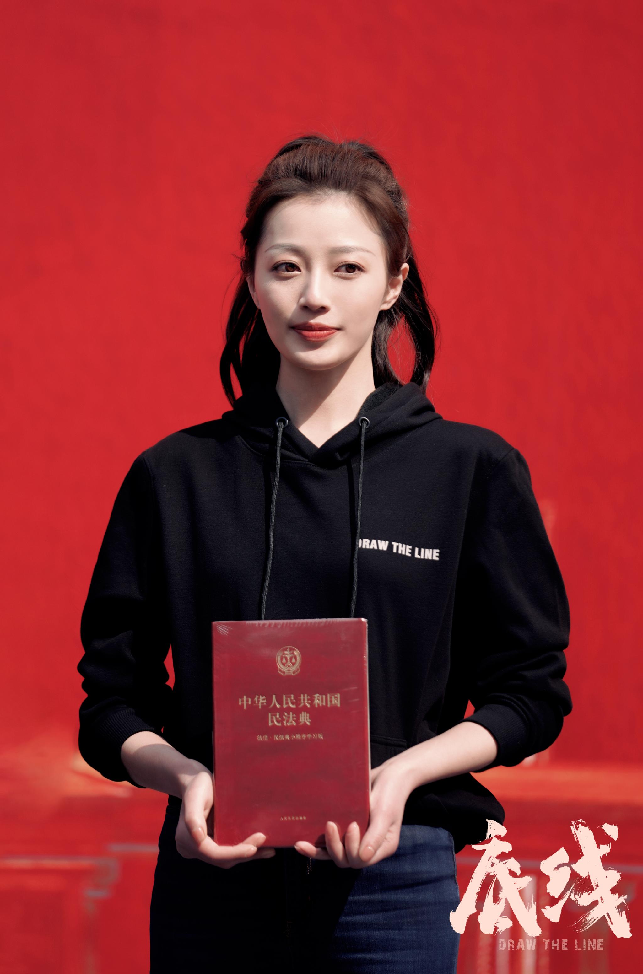 王秀竹主演的电视剧《底线》发布首轮定妆照