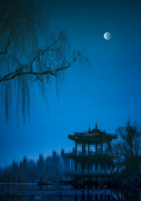 夜月浊伤了谁的残念泪水浸湿了谁的脸生与荒野葬于心田