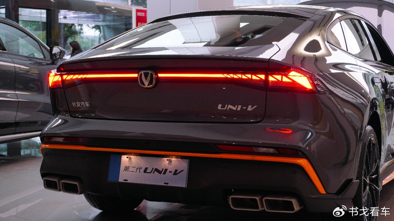 比思域更有型比高尔夫更宽敞实拍第二代长安univ