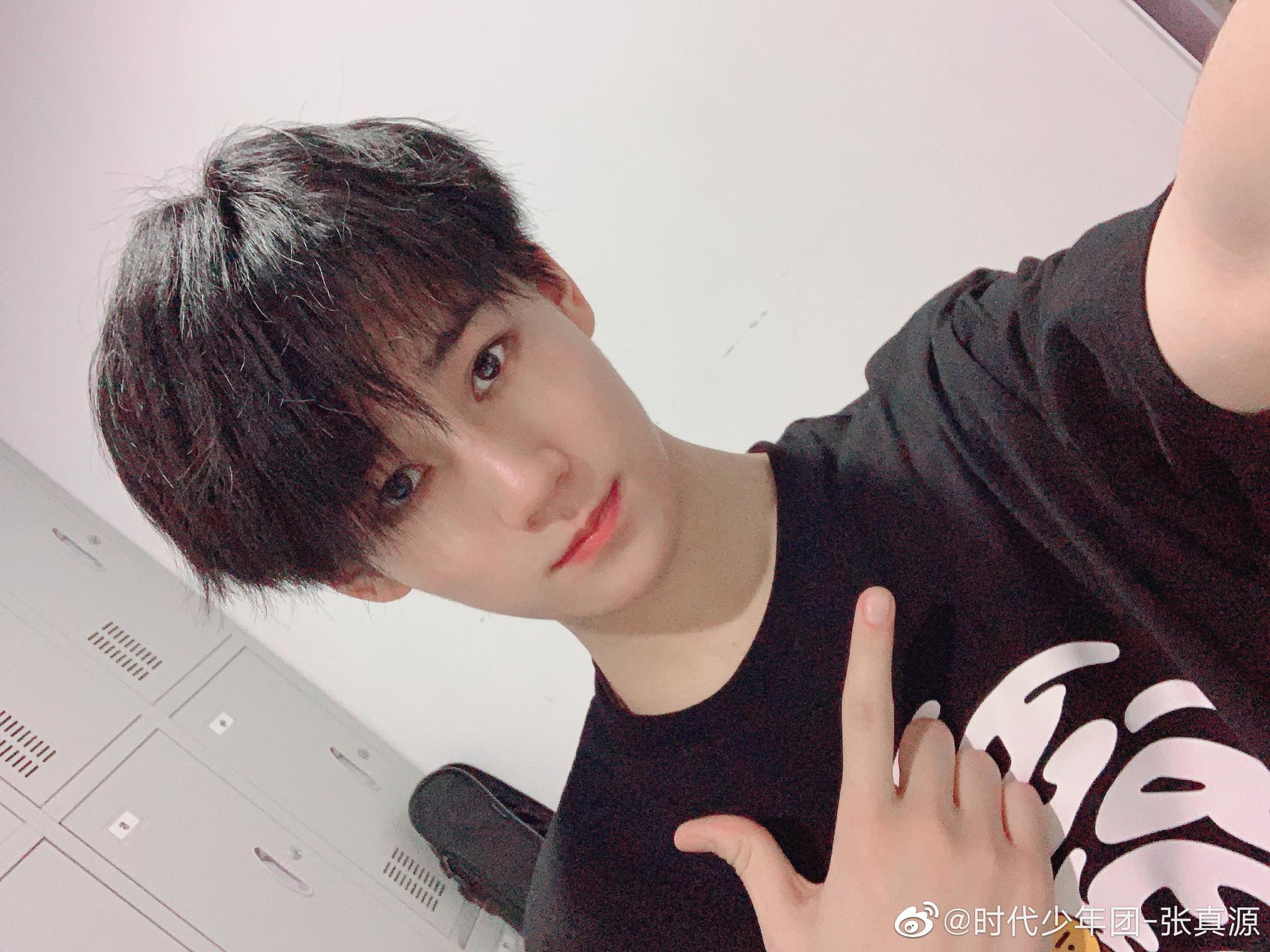 来看张真源呀~巴蜀中学学霸全班排名前五体育委员超级温柔 超级低