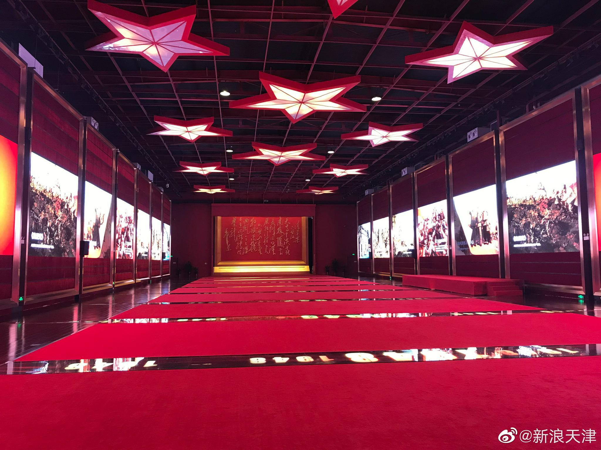 天津时代记忆纪念馆由一个时空隧道八个展厅两个体验馆