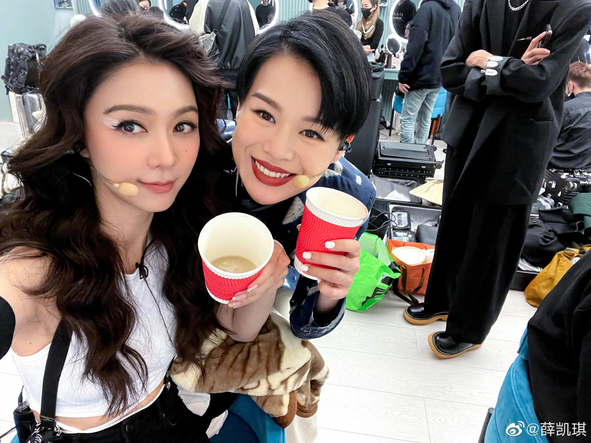 薛凯琪晒姐姐们的合照好喜欢看一些美女直接的真实友谊