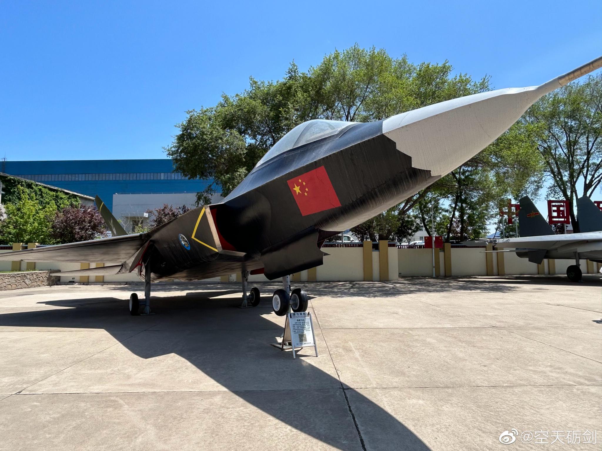 上午参观了沈飞航空博物馆，近距离摸了摸骨头鹰|航空博物馆_新浪新闻