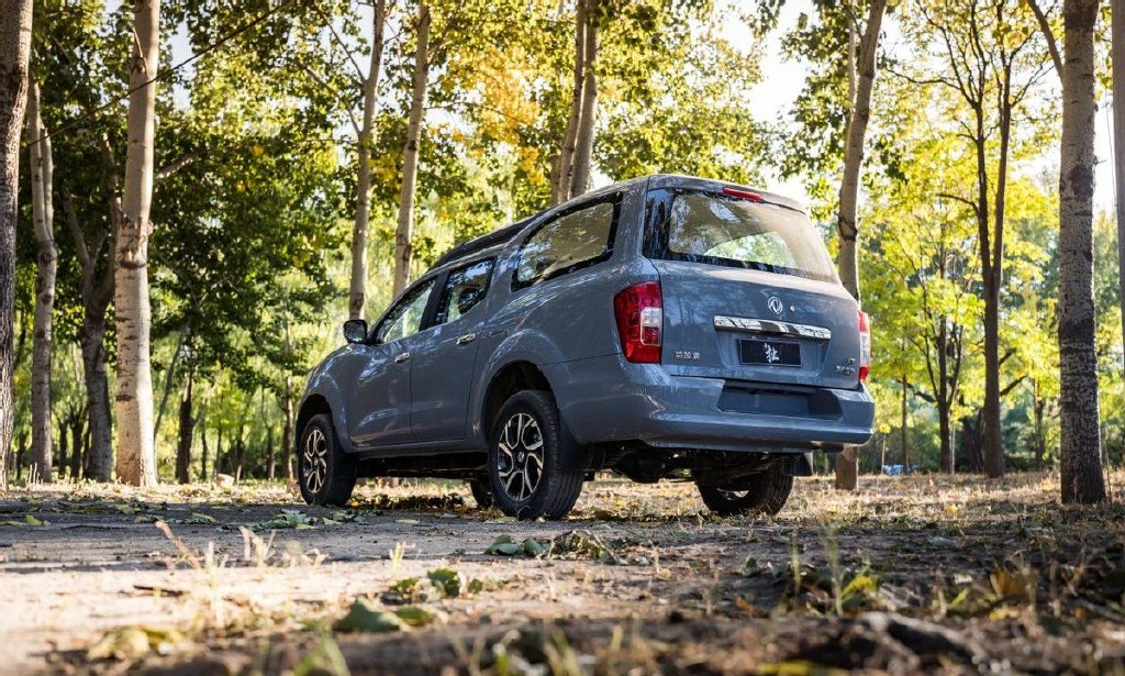 作为一款中大型suv,全新的2022款帕拉索换装了大尺寸