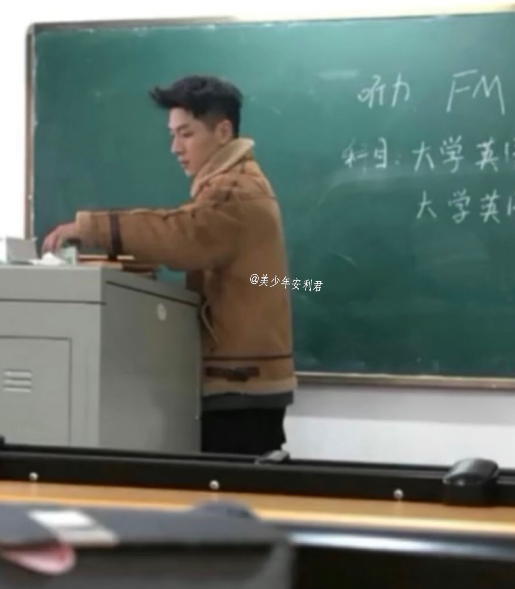 四川某大学的英语老师