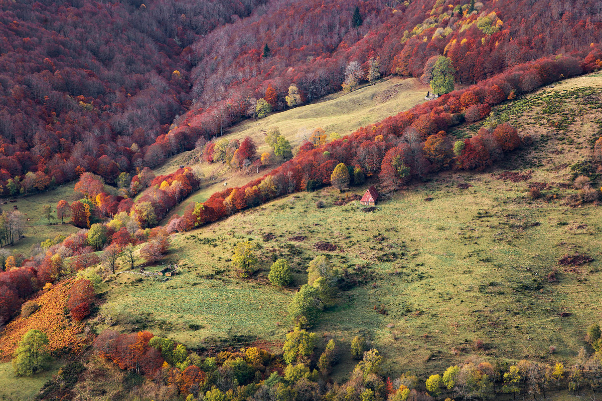 位于法国中南部的中央高原是欧洲最大的层状火山地块