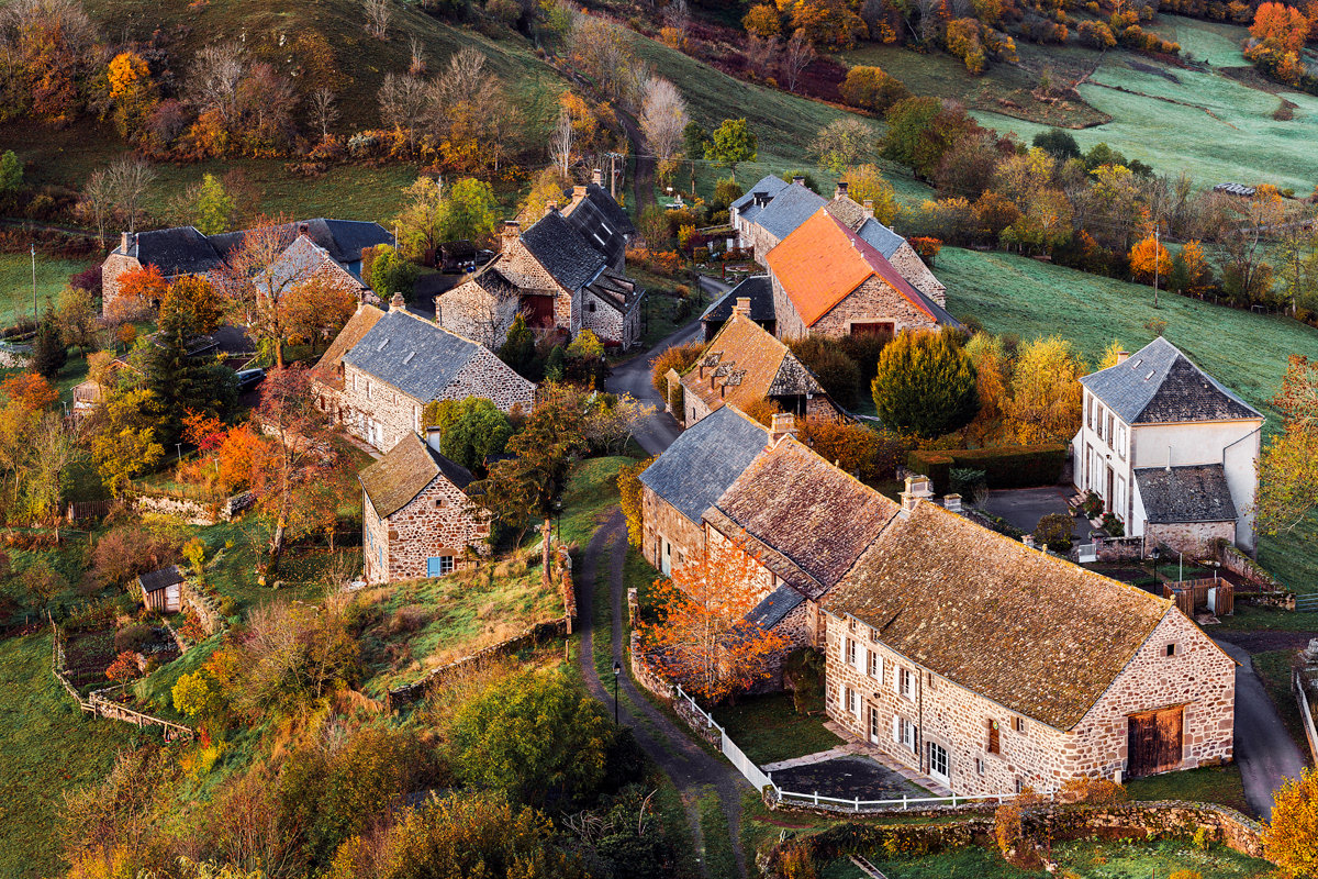 位于法国中南部的中央高原是欧洲最大的层状火山地块