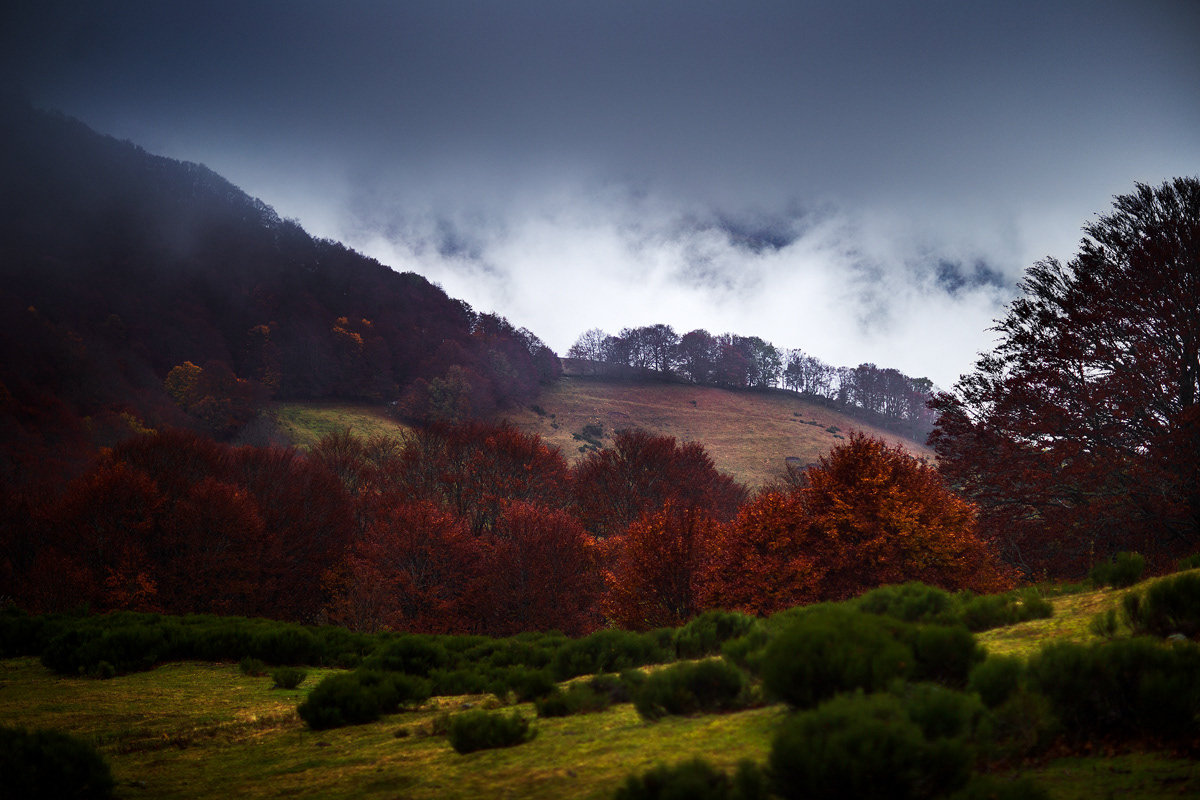 位于法国中南部的中央高原是欧洲最大的层状火山地块