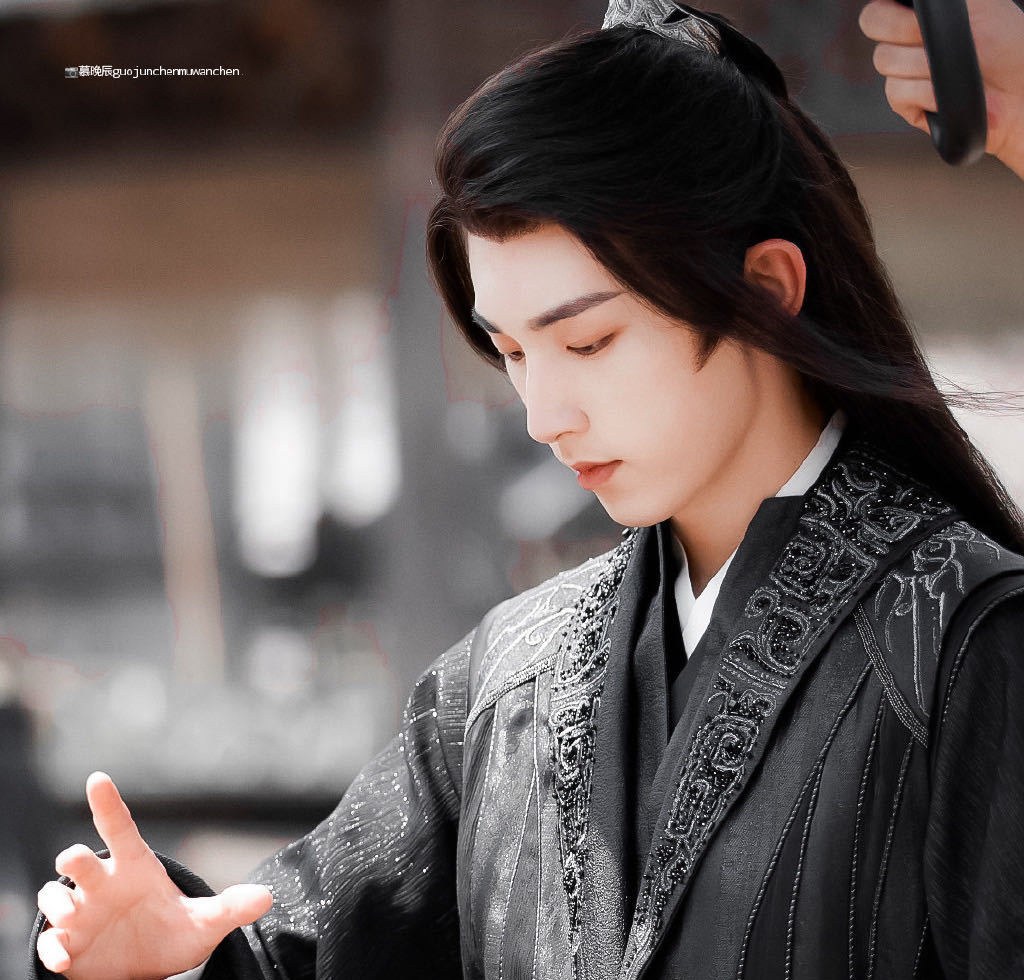 郭俊辰新剧花戎正式杀青啦～ 古装造型英俊秀气……__财经头条