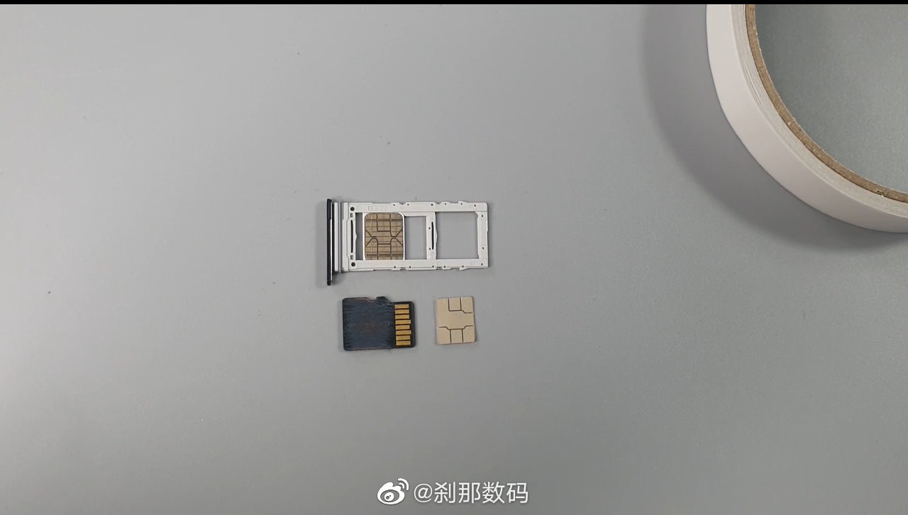 用砂纸把注胶凸起打磨不要太凸(差不多就行,别磨坏芯片,要不得补卡)