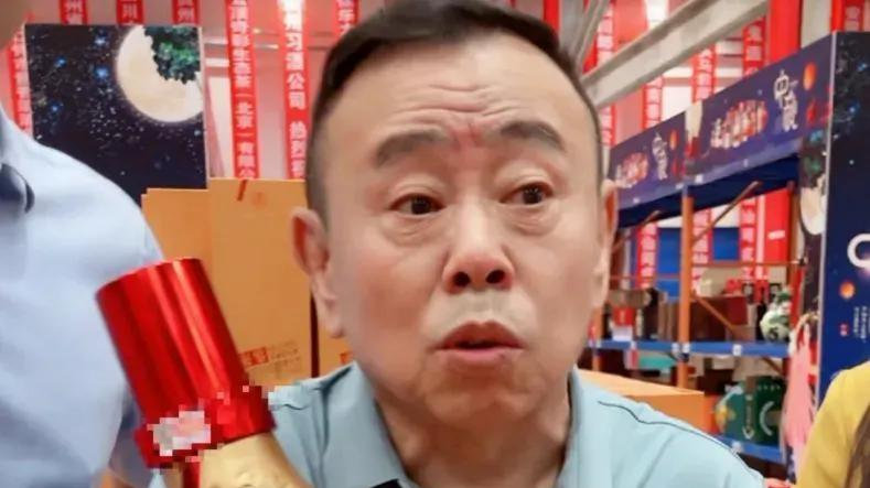 私生活混乱、撒谎成性、批判他人堕落自己，这4位老戏骨令人汗颜|侯俊杰|张铁林|六小龄童_新浪新闻