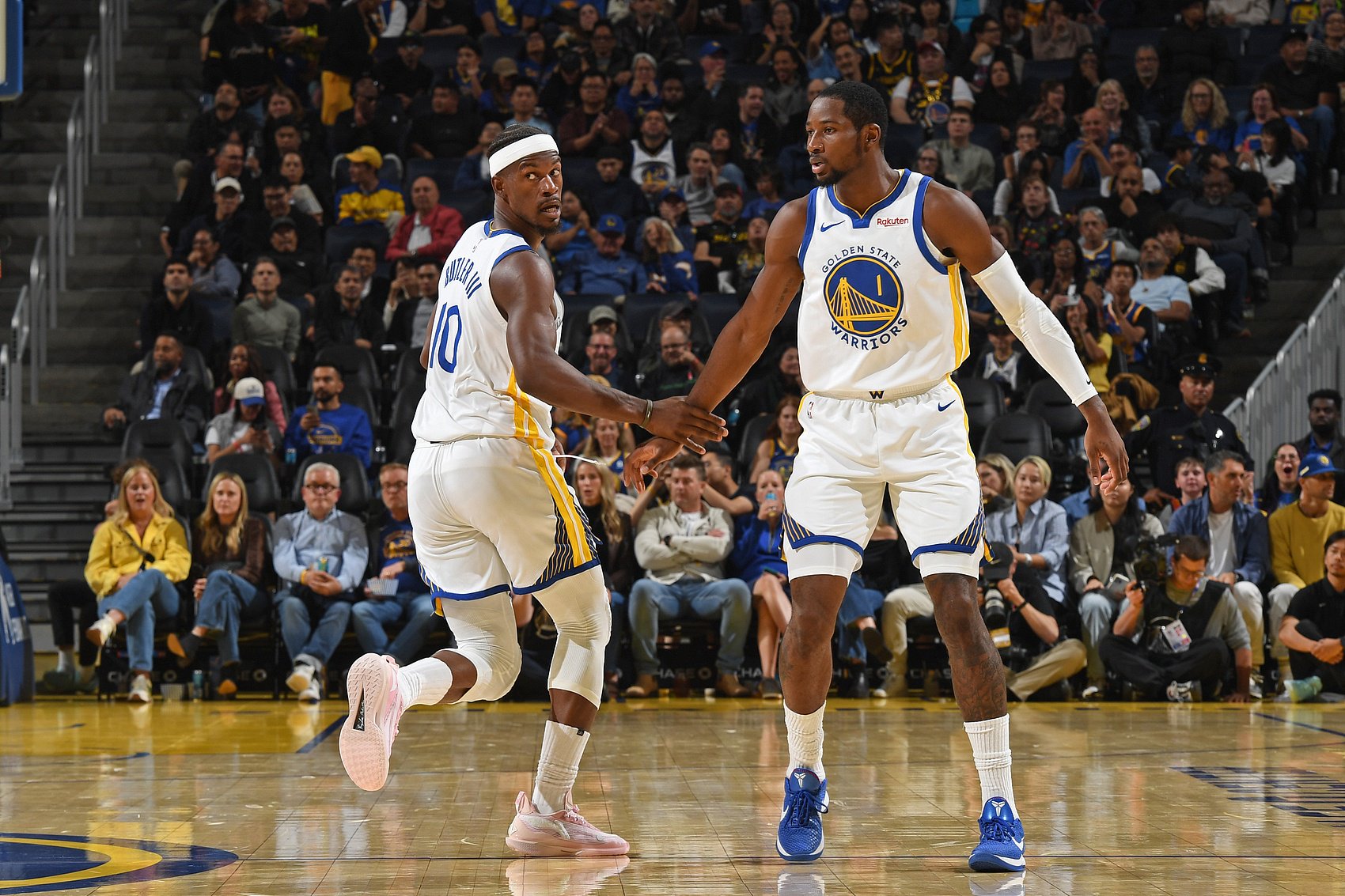 又一位超级球星赛季报销，管理层是否会交易，如何调整才能争冠？|吉米·巴特勒|勇士|库明加|持球|斯蒂芬·库里_新浪体育_新浪新闻