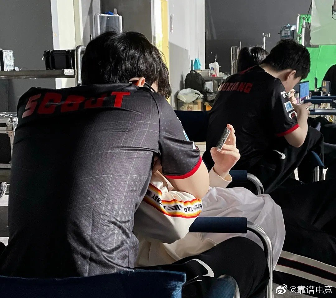 edg更新了一些花絮照片,scout这个背影 cr:edg电竞俱乐部_高清图集