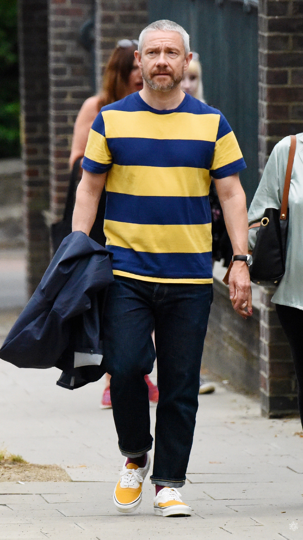 49岁马丁·弗瑞曼现身街头!6个月时间不见,头发居然全变白了