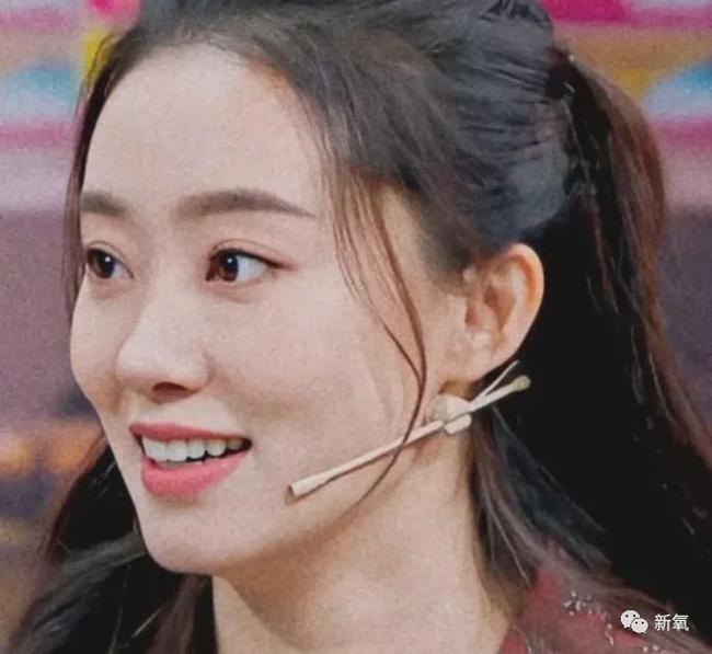 表演专业的喜剧小品女演员一跃成为85花最争光电影女演员