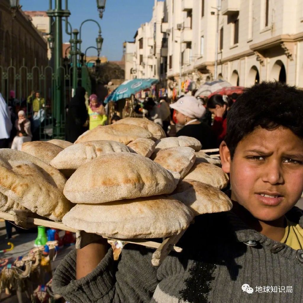 大饼补贴因为福利大饼不但是经济问题,也是高度敏感的政治问题.