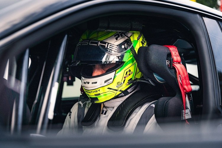 三台电机1000匹马力新款taycan刷新纽北最快圈速