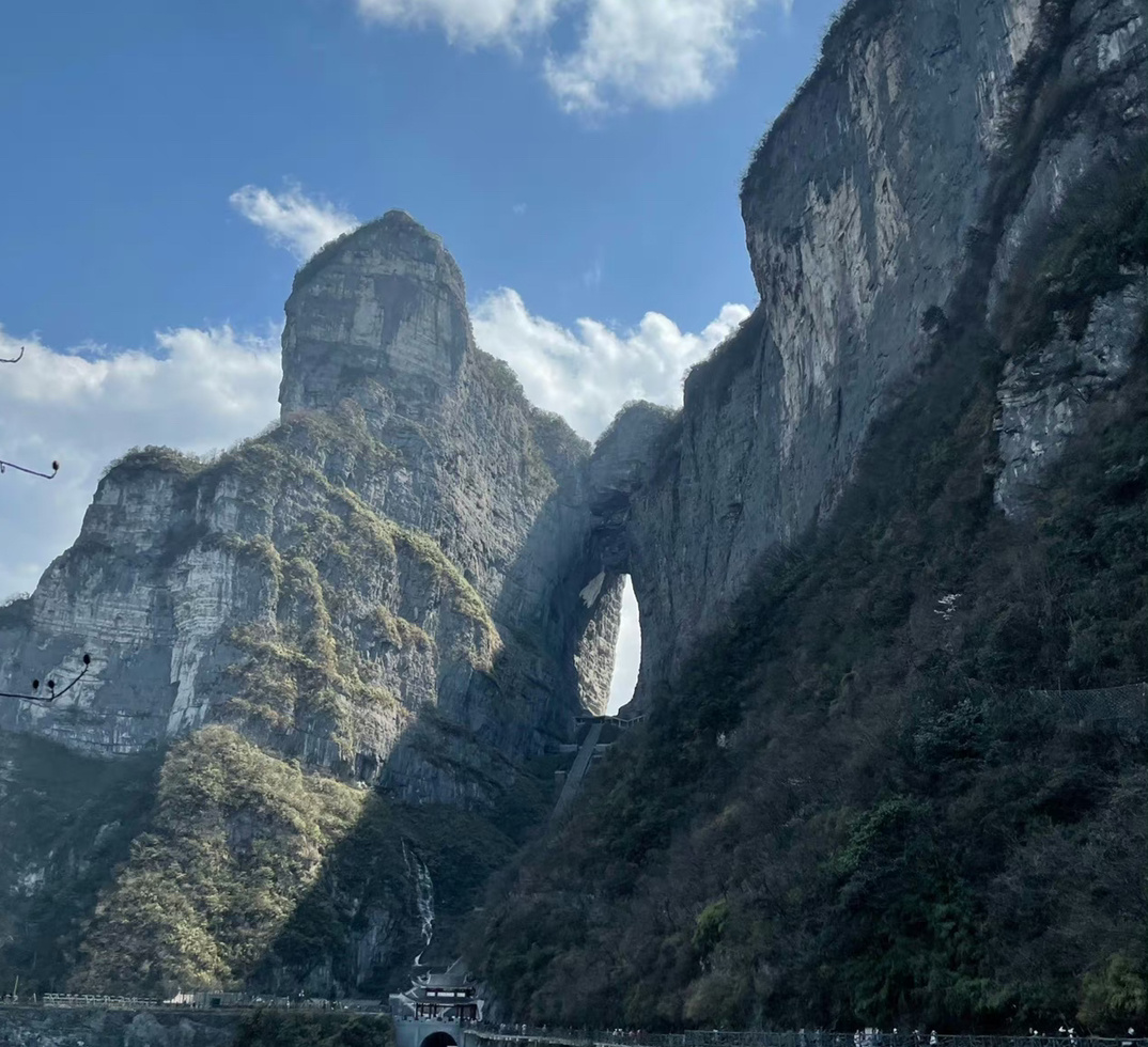 张家界天门山的美就像上天的恩赐!天气好就是不一样__财经头条