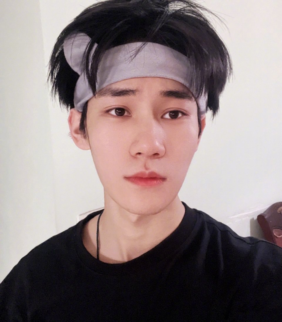 张真源双喉结小合集～属于男孩子的性感