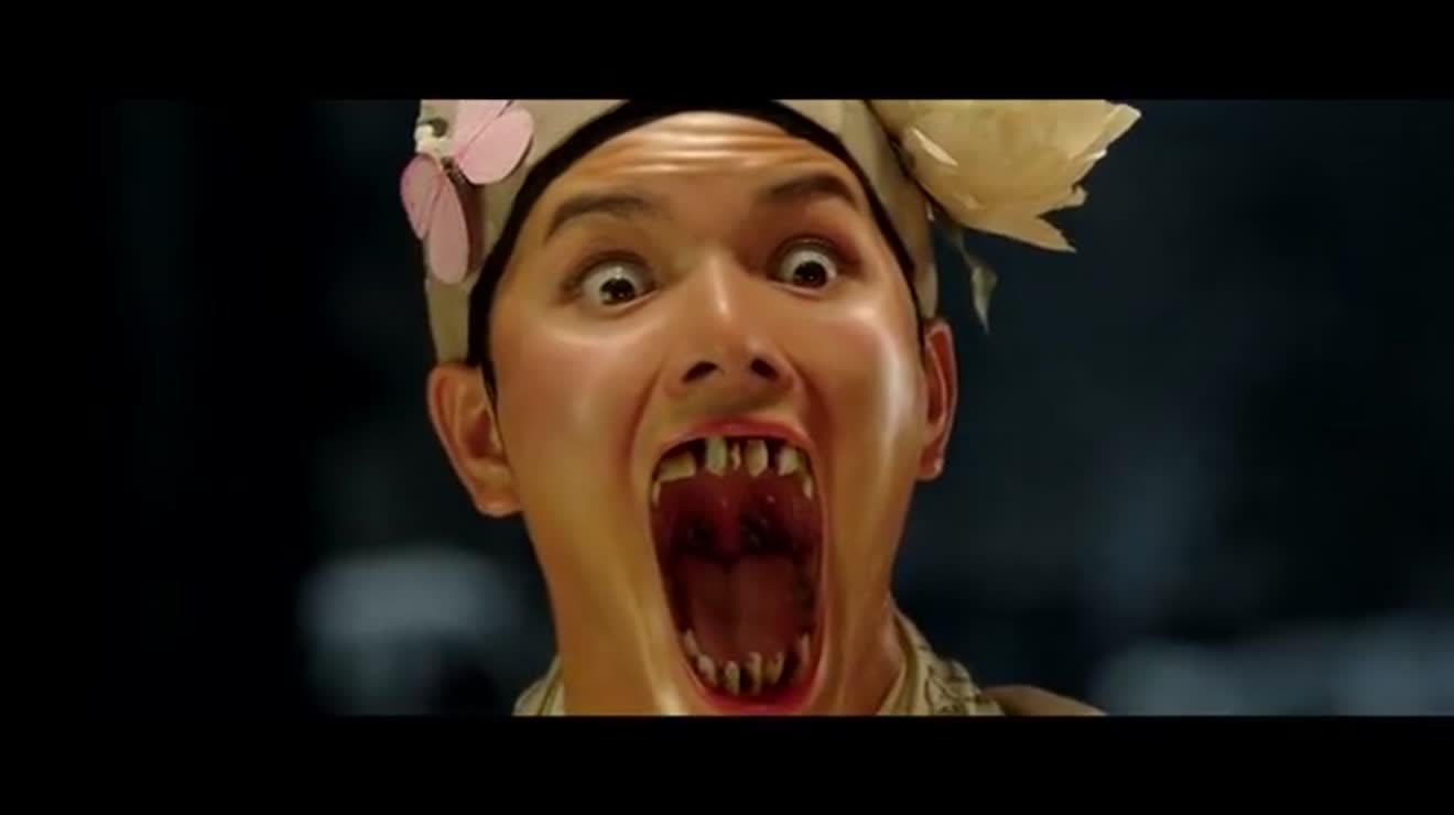 猪刚鬣张开嘴的一瞬间这也太吓人了没想到客栈都是伪装