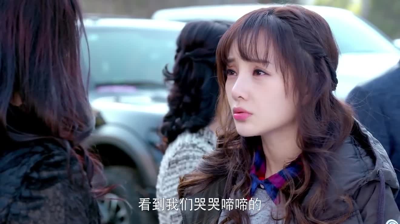 同父异母两姐妹男友登山失踪两人相拥互相安慰父亲欣慰了