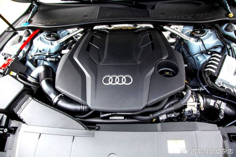 0t涡轮增压发动机奥迪rs精神代表一往无前的力量感与气魄,也代表着