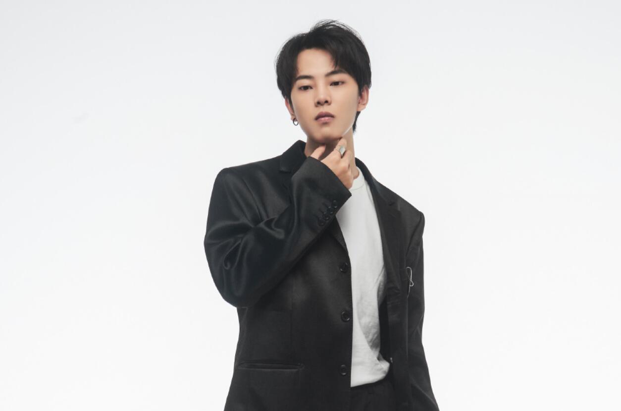 长沙来死狗陈死狗泄露狙神秘密没戴眼镜全中加入smg战队吧